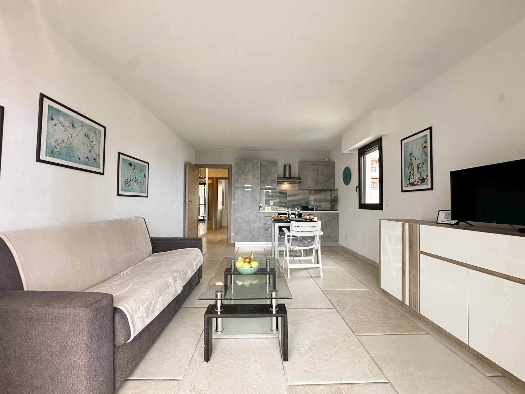 Apartment Luxurious 3 Rooms, Pool, Bnbrickeys *