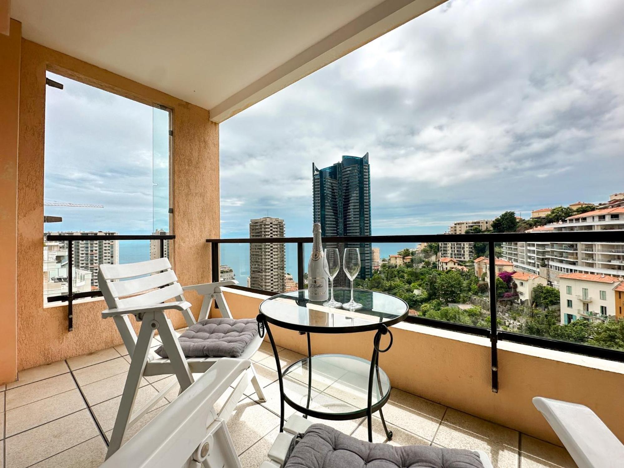 Luxurious 3 Rooms, Pool, Bnbrickeys
