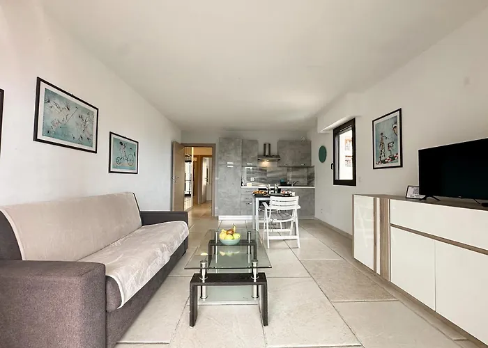 Luxurious 3 Rooms, Pool, Bnbrickeys